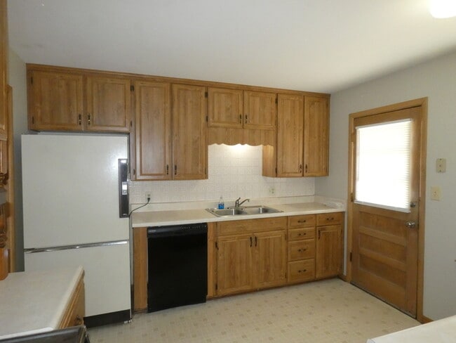 Building Photo - 1608 NE 65th St
