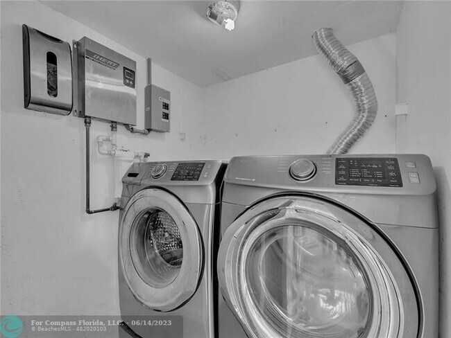 Building Photo - 3287 NW 44th St