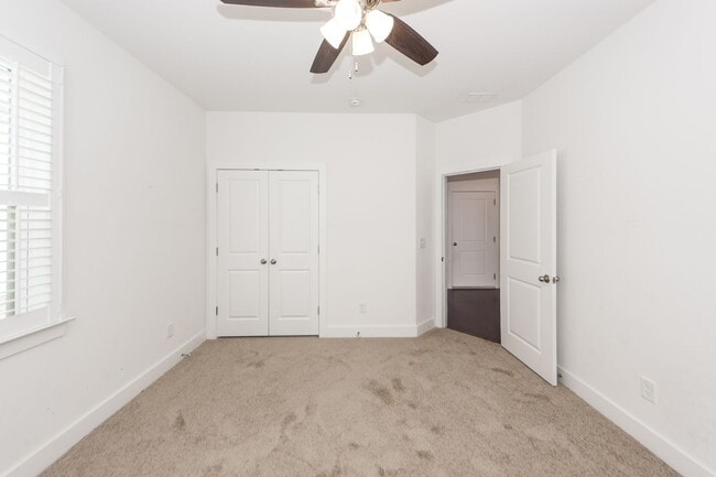 Building Photo - 4 Bedroom 3.5 Bath House in Lawton Park - ...