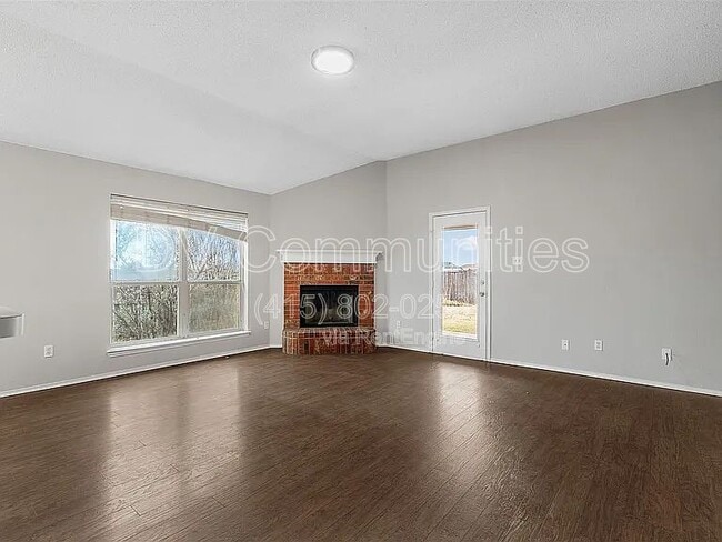 Building Photo - 824 Bridle Trail