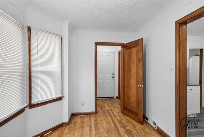 Building Photo - 11434 Laing St