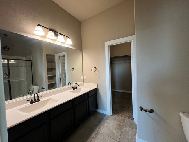 Building Photo - Luxury 3 Bed-2 Bath Duplex in NBTX!