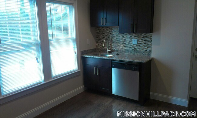 Building Photo - 2971 Washington St