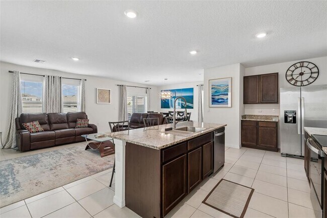Building Photo - 17053 Oval Rum Dr