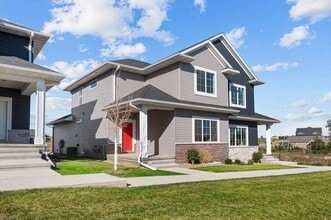 Building Photo - Spacious New Built, Great Location!