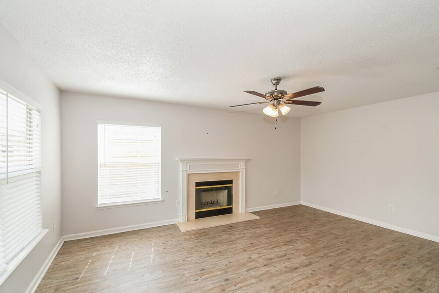 Building Photo - 14139 Crestwick Dr W