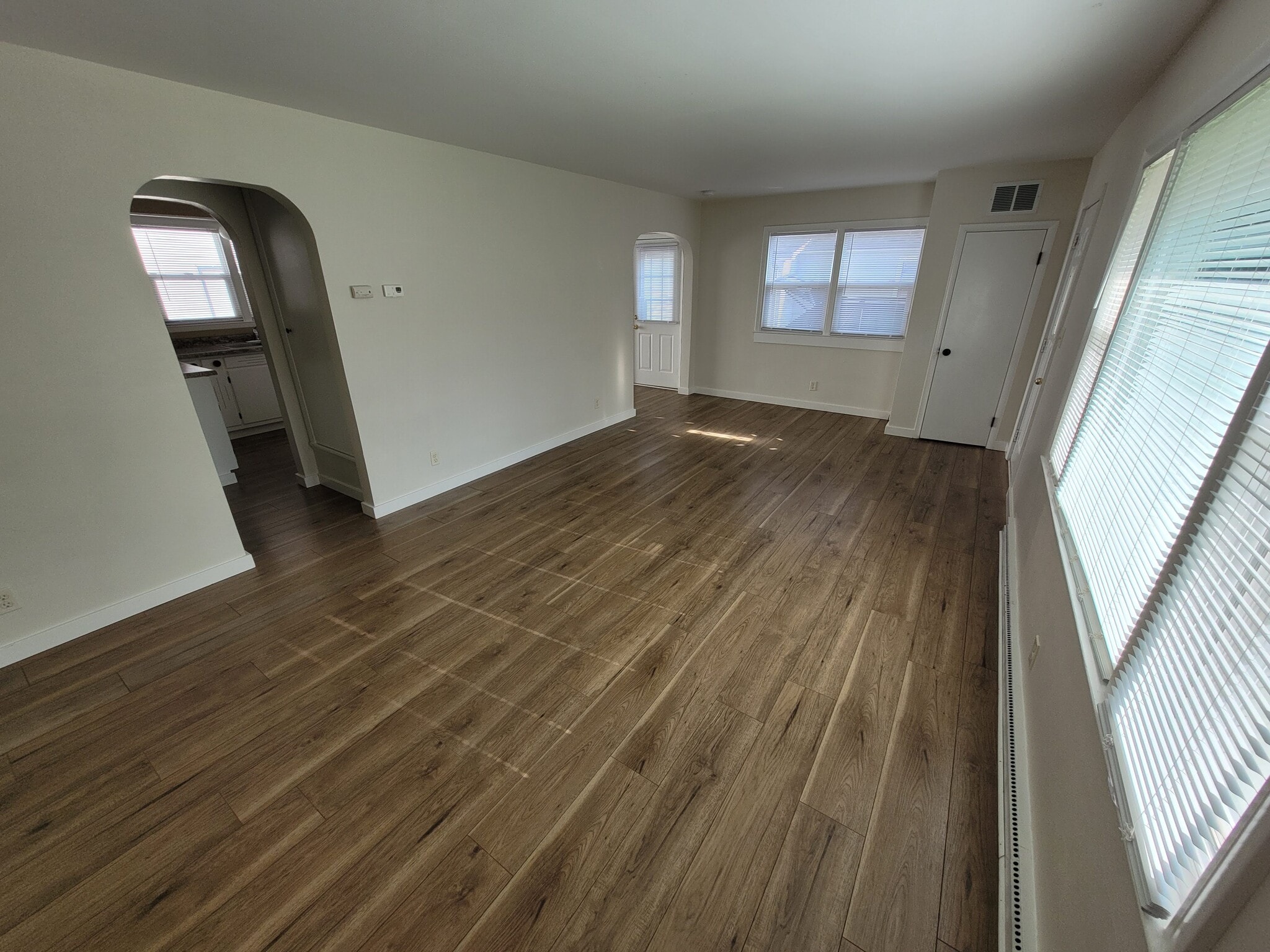 Building Photo - 1207 Townline Ave