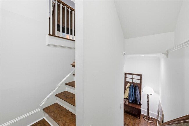 Building Photo - 1295 Cumberland Rd NE