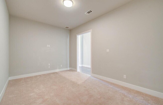 Building Photo - 15606 Pacific Loon Ct