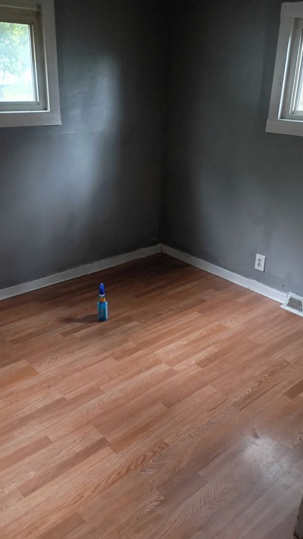 Building Photo - Budget-Friendly 2-Bed Charmer with Huge Ya...