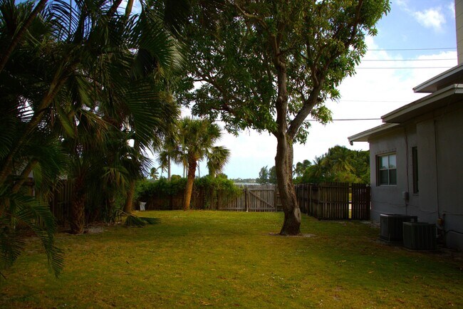 Building Photo - 5701 N Flagler Dr
