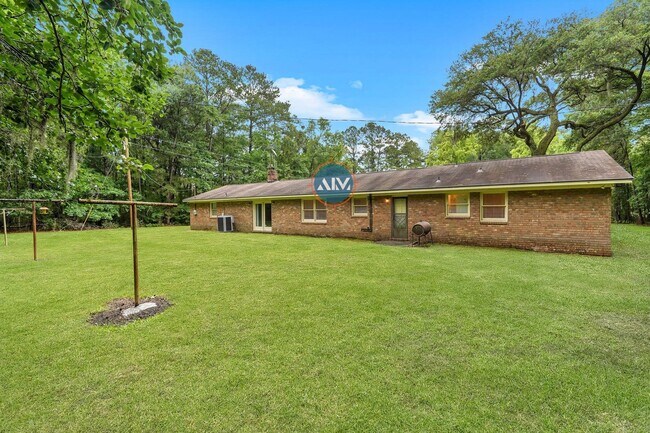 Building Photo - Rare opportunity minutes away from Savannah - Move In Today!