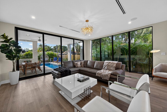 Building Photo - 1121 NE 17th Ave