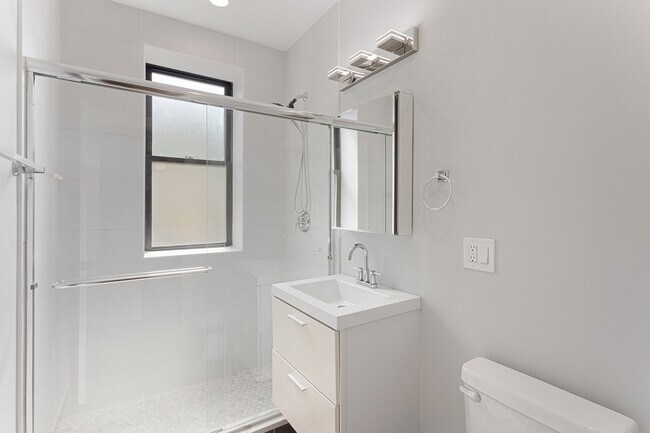 Building Photo - 1550 W Juneway Terrace