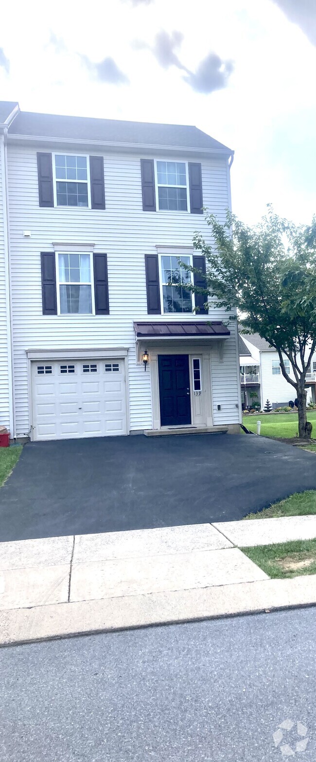 Building Photo - 139 Exeter Ln