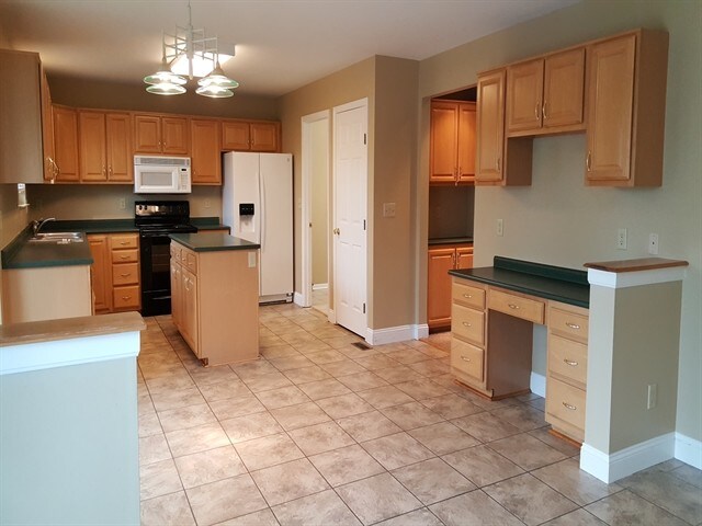 Building Photo - 6528 Lakewood Dr