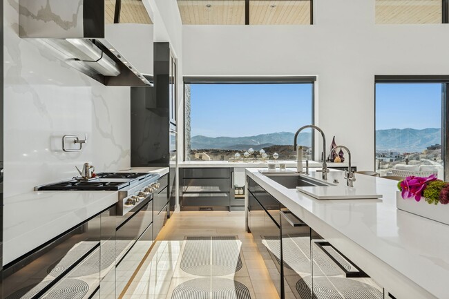 Building Photo - 3404 Wapiti Cyn Rd