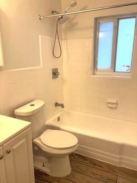 Building Photo - 958 W 3rd St