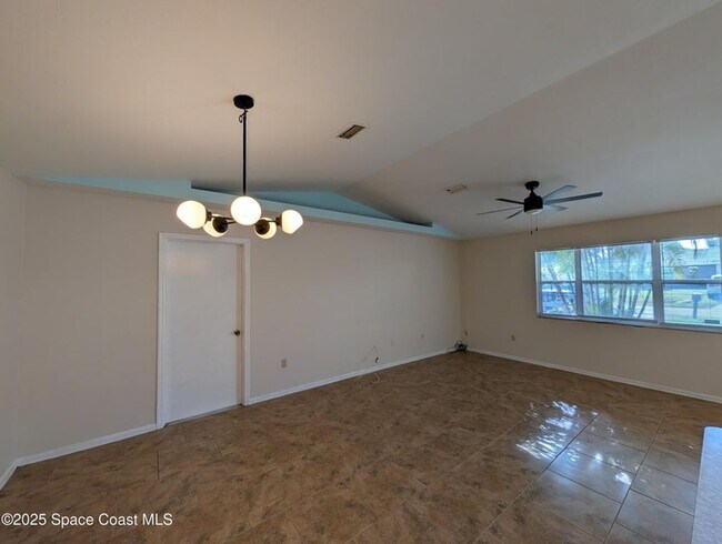 Building Photo - Large Rental Home with Inlaw quarters