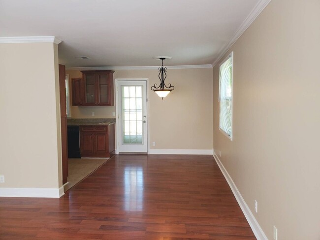 Building Photo - Gorgeous Split Foyer Close to Post!