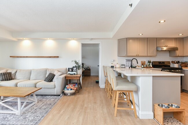 Building Photo - 700 1st St