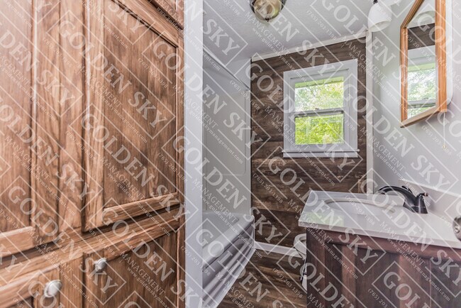 Building Photo - 4305 W Garver Dr
