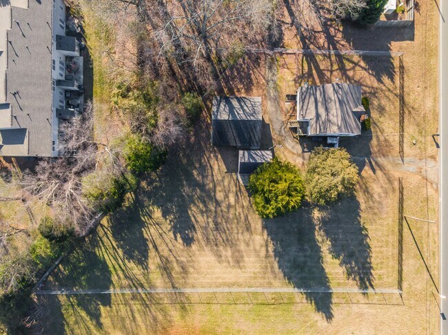 Building Photo - UNFURNISHED cozy private 2-bedroom, 2-bathroom home nestled in Winston-Salem