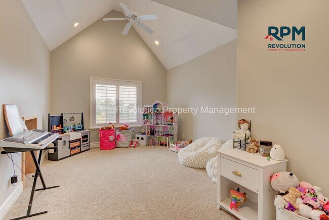 Building Photo - "Spacious Elegance: Stunning 6-Bedroom Ret...