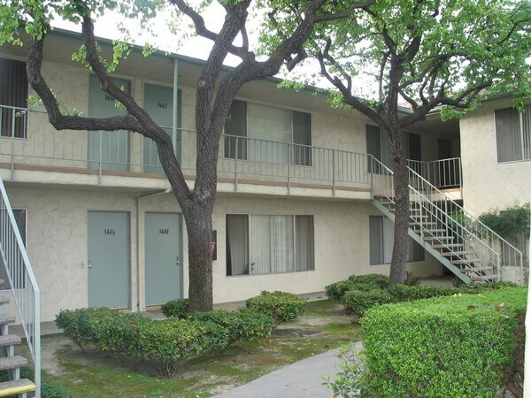 Building Photo - Spacious 1 Bedroom 1 Bath Upstairs Apartment
