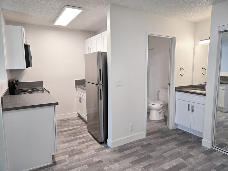 Kitchen & Bath - Sierra Park Apartments