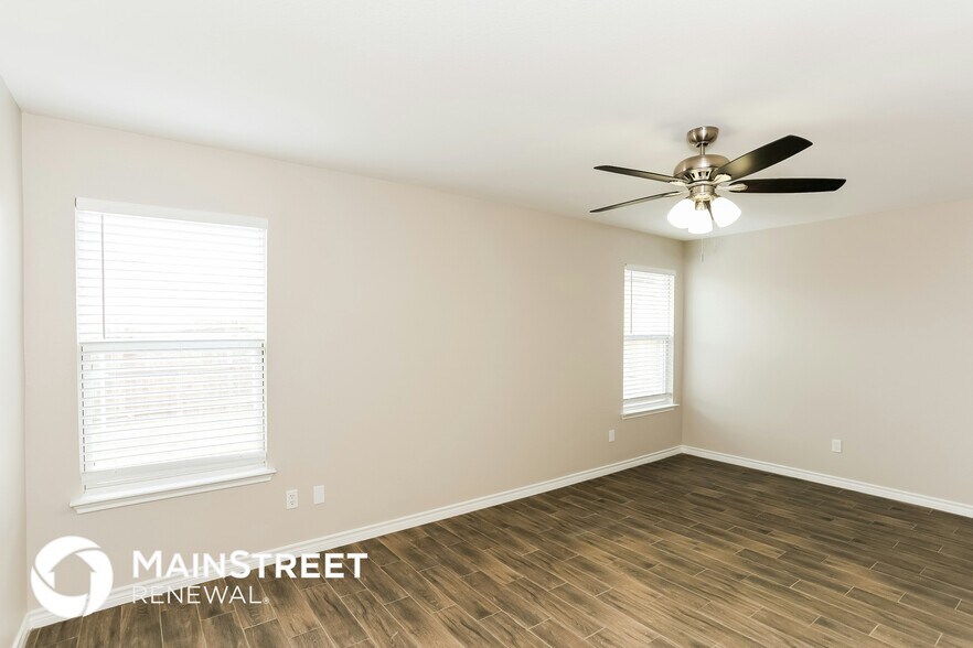 Building Photo - 6160 Balcony Ln