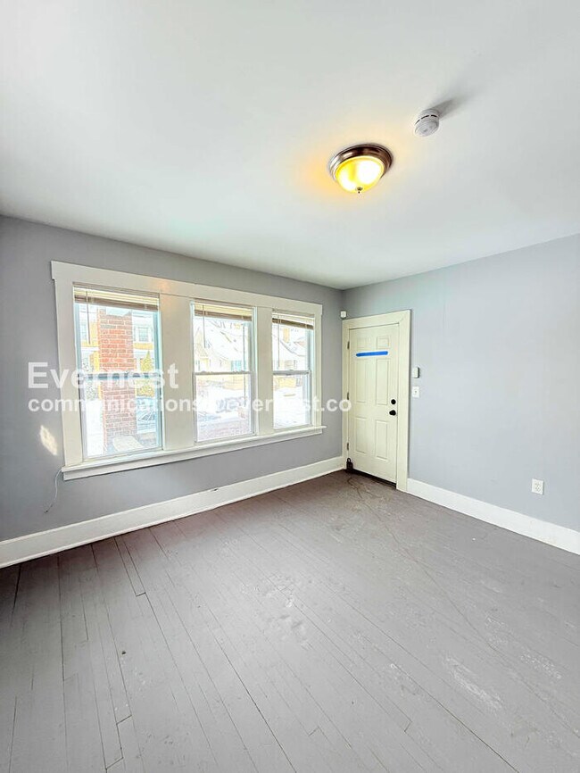 Building Photo - 2541 Monterey St