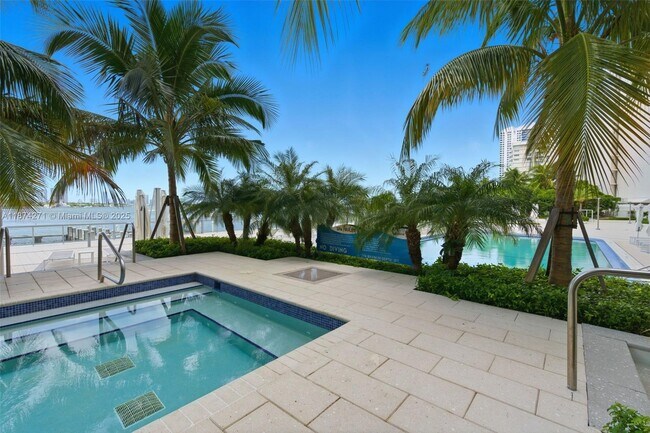 Building Photo - 1000 West Ave