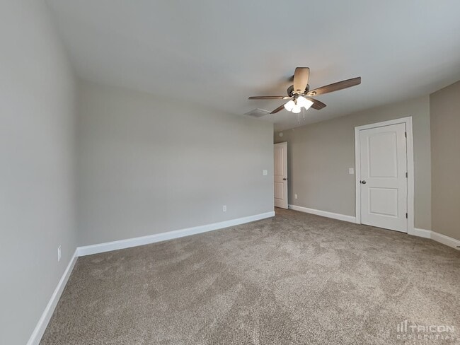 Building Photo - 653 Lakemont Dr