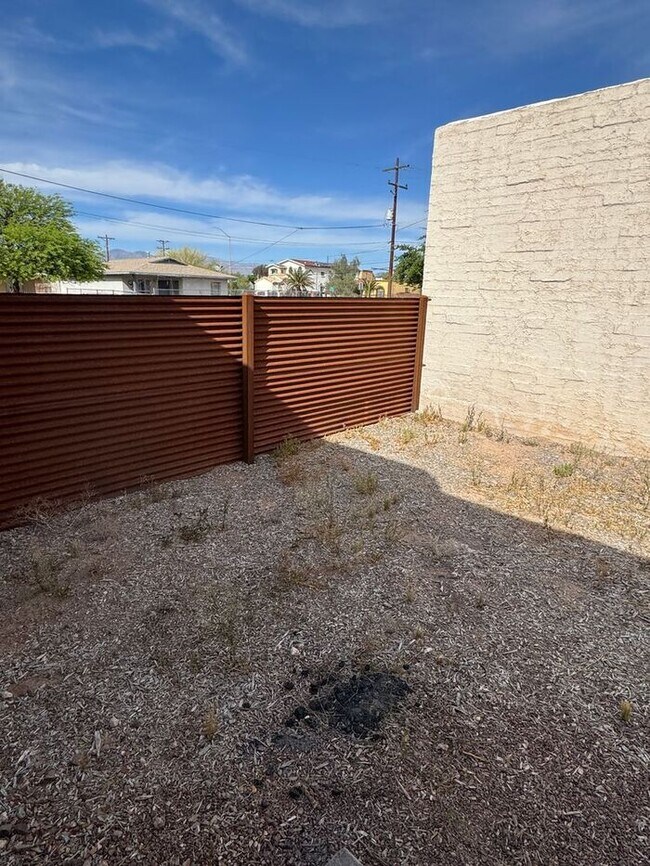 Building Photo - 205 W 25th St