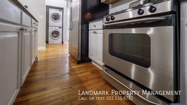 Building Photo - 1069 W 14th Pl