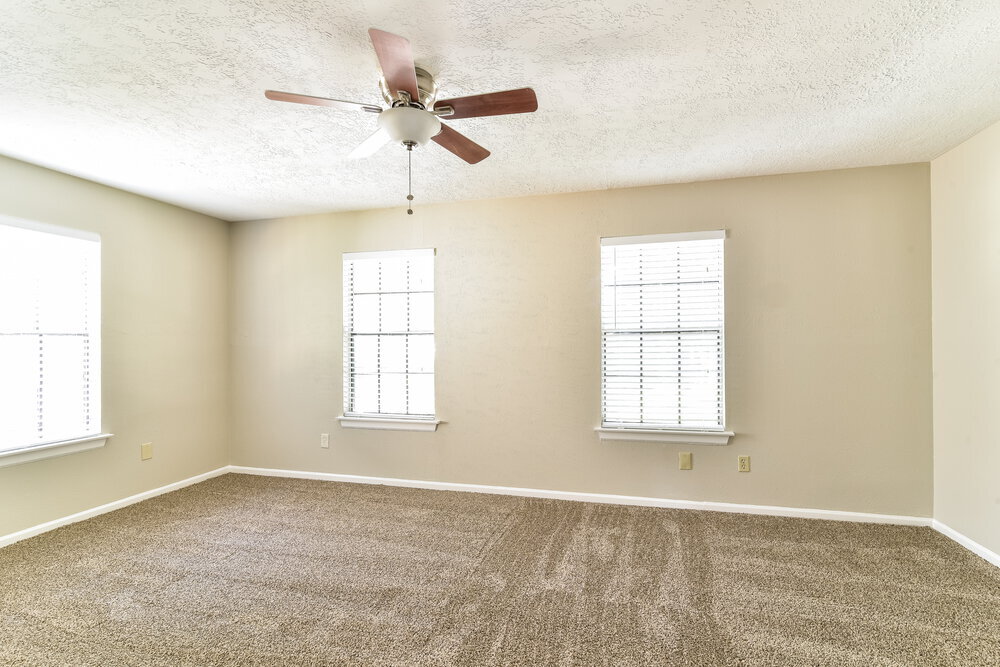 Building Photo - 15515 Windy Cove Dr