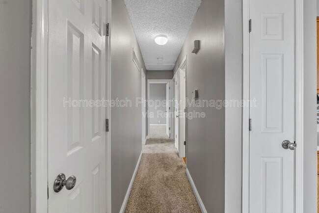 Building Photo - 33 Pershing Lake Dr