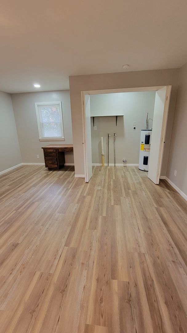 Building Photo - SPACIOUS NEWLY REMODELED 3 Bedroom | 1.5 B...