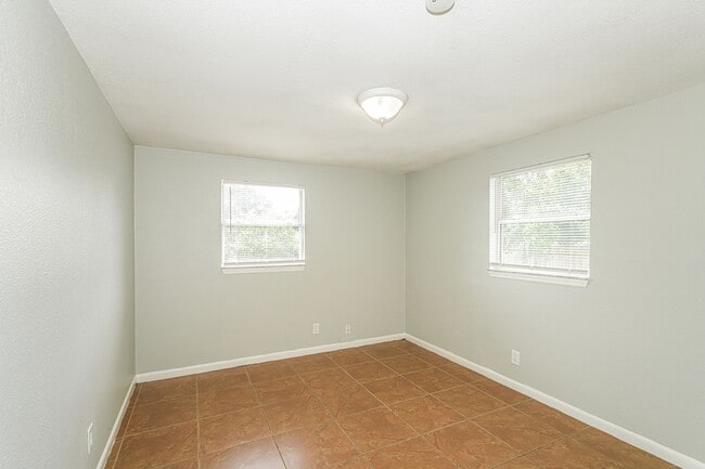 Building Photo - 3 BR/1BA | Newly Renovated Single Family Home | Large yard| In Tampa!