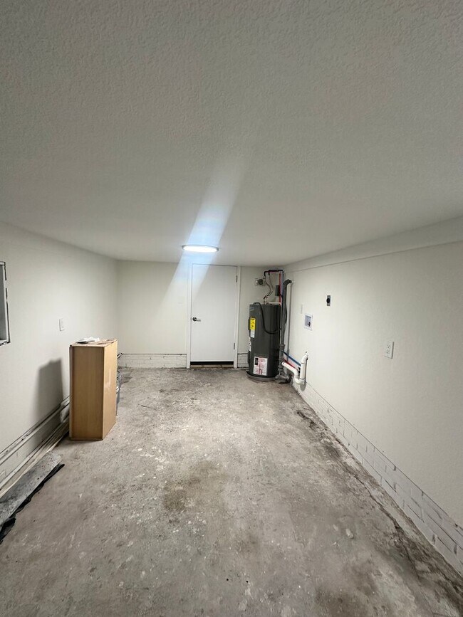 Building Photo - Newly renovated house for lease!
