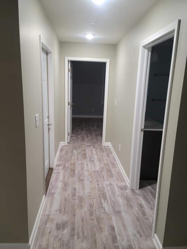 Building Photo - 407 E Center St