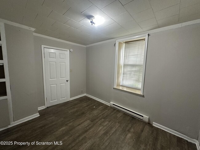 Building Photo - 717 Prospect Ave