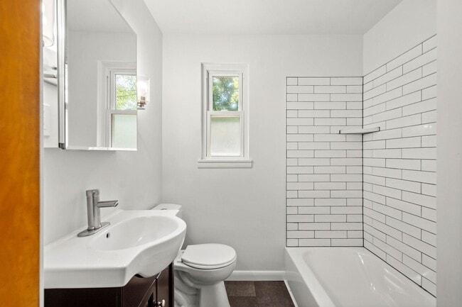 Building Photo - AVAILABLE AUGUST 1ST! STUNNING 3 BEDROOM IN BEECHVIEW!