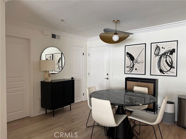 Building Photo - 7320 Hawthorn Ave