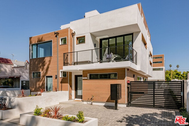 Building Photo - 836 N McCadden Pl
