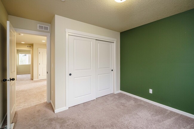 Building Photo - March Move In Special $500 Off Move In Fee...