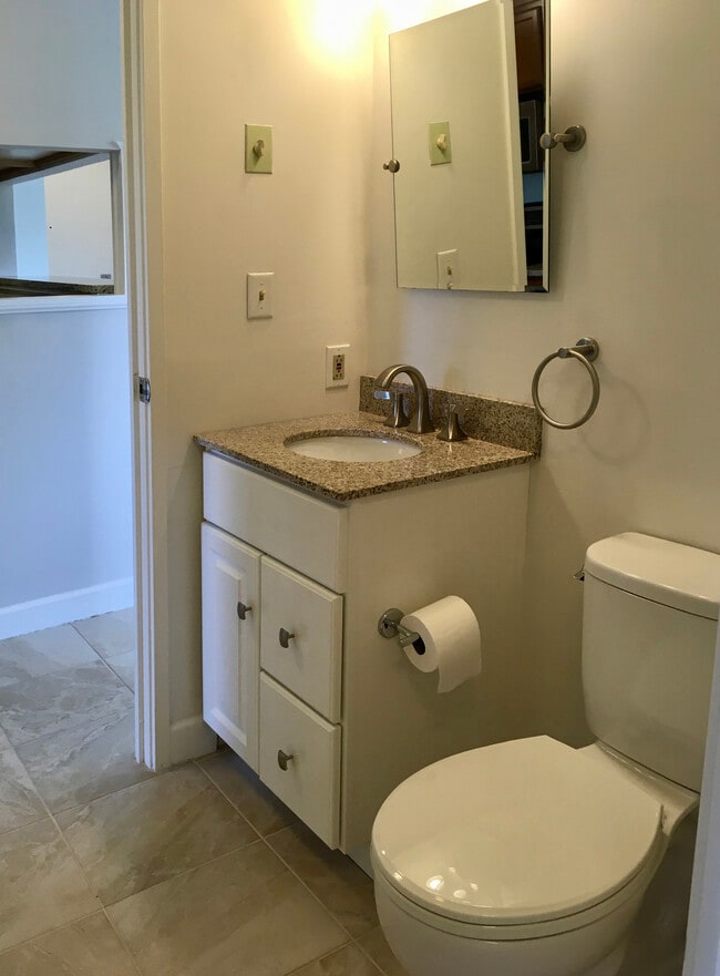 Bath - 148 Breakwater Dr