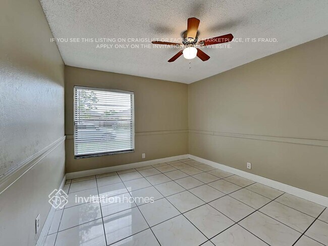 Building Photo - 11520 Whisper Sound Dr