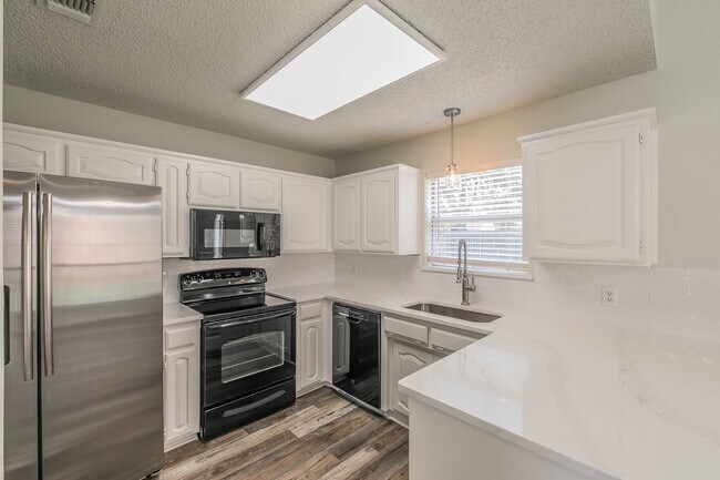 Building Photo - Coming Soon! 2 Story, 3 Bedroom Home in Be...
